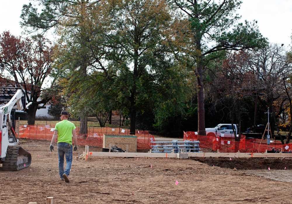 fnd job site men at work